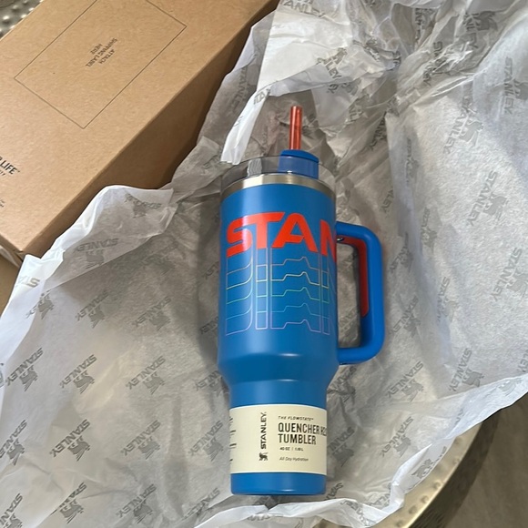 NIB Stanley Blue and Red Quencher h2.0 flow state Tumbler40 oz azure reverb - Picture 2 of 9